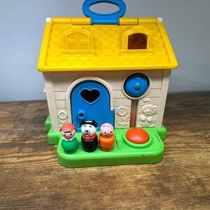 Vintage 1984 Fisher Price Jumbo Little People Discovery Cottage Dog and 2 People
